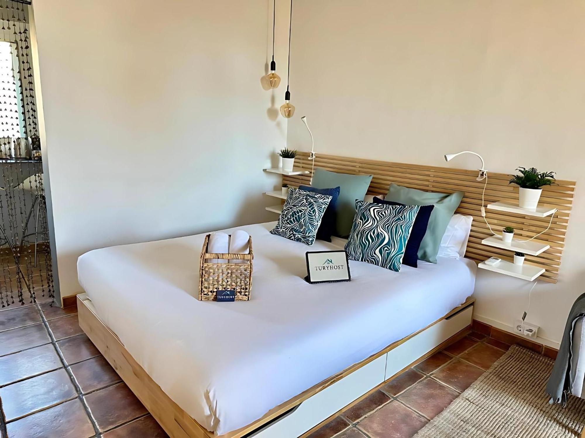 Taulat Loft L Poblenou Beach L Self Check In L Terrace Penthouse Barcelona Bagian luar foto